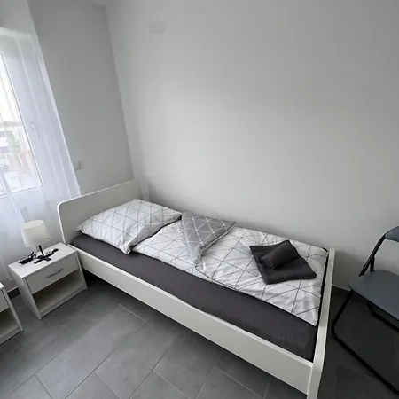 Апартаменты Kurzzeit Domizil In Efferen *